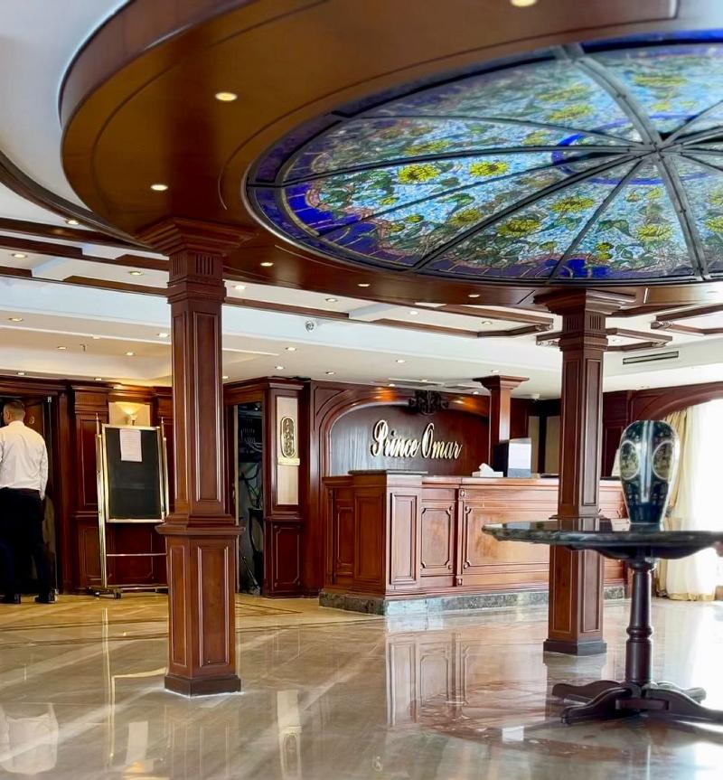 Prince Omar Cruise - Lobi