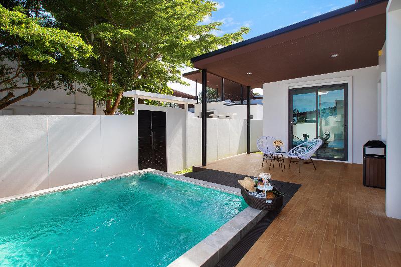 Nariya Bayfront Phuket - Oda