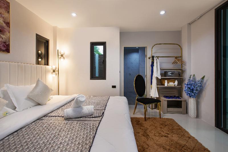 Nariya Bayfront Phuket - Oda