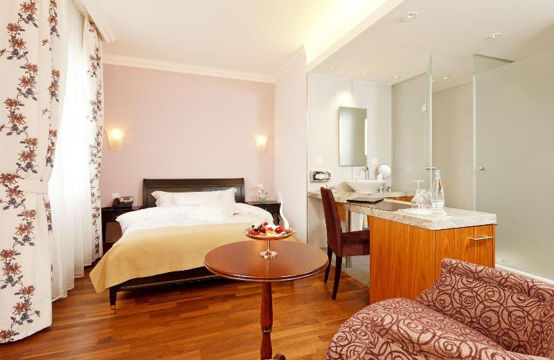 Hotel Eden Spiez - Oda