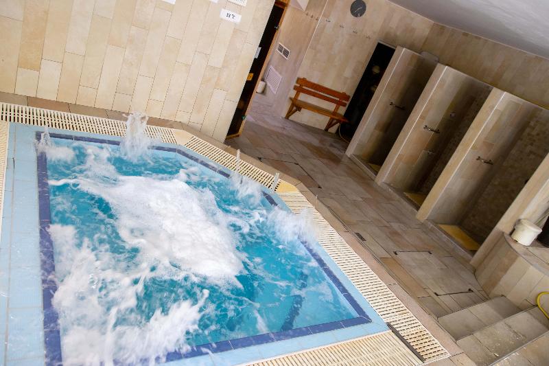 Bastya Wellness Hotel - Havuz