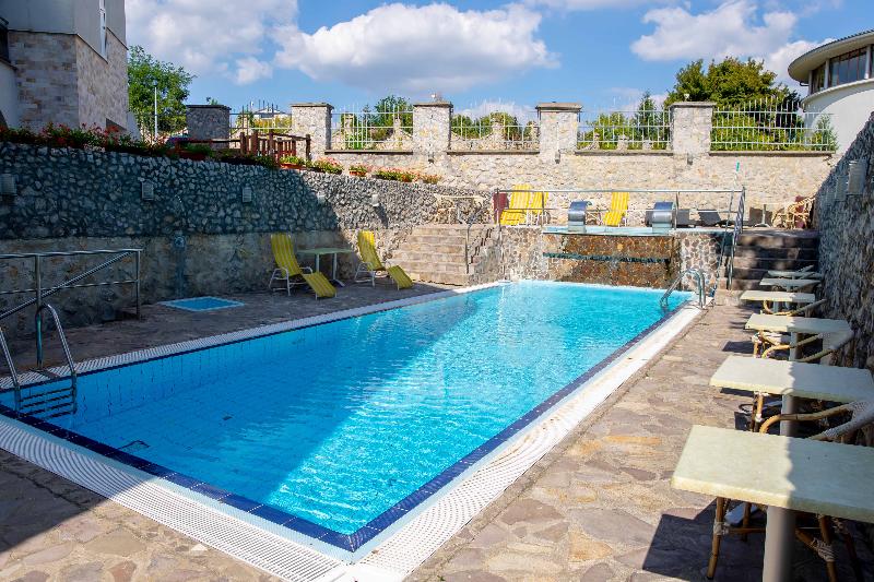 Bastya Wellness Hotel - Havuz