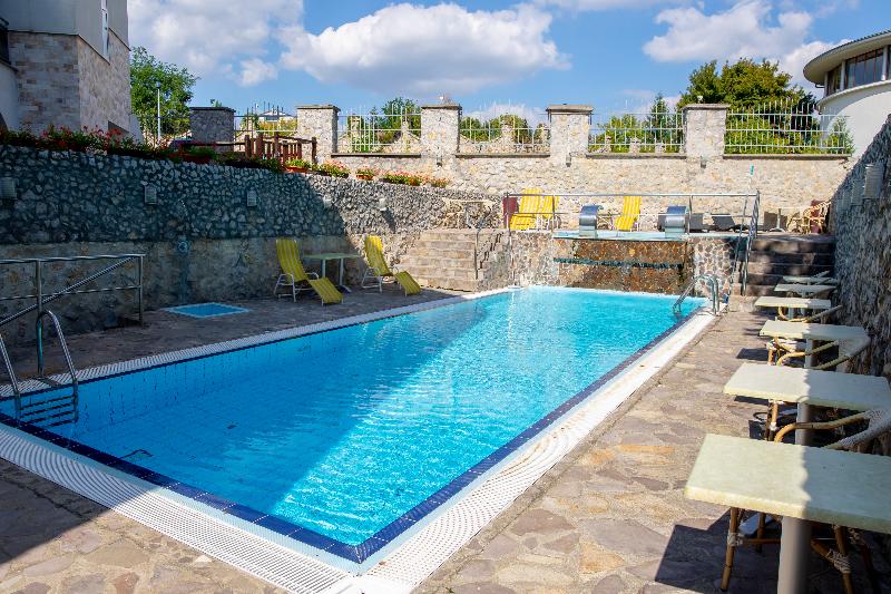 Bastya Wellness Hotel - Havuz