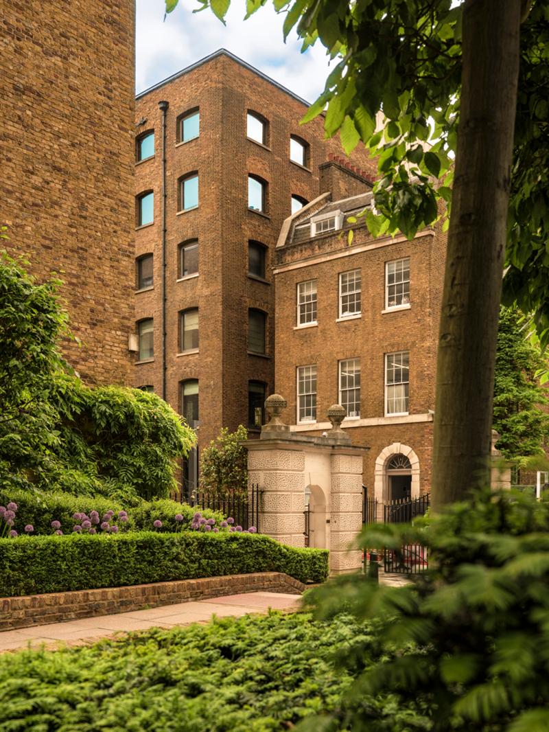 Sir Devonshire Square Part Of Sircle Collection - Lobi