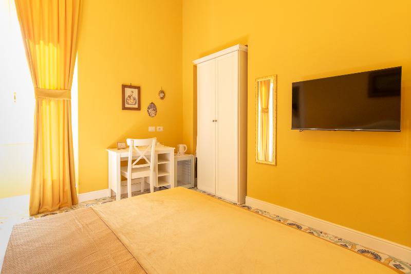 Guesthouse Adry In Naples - Oda