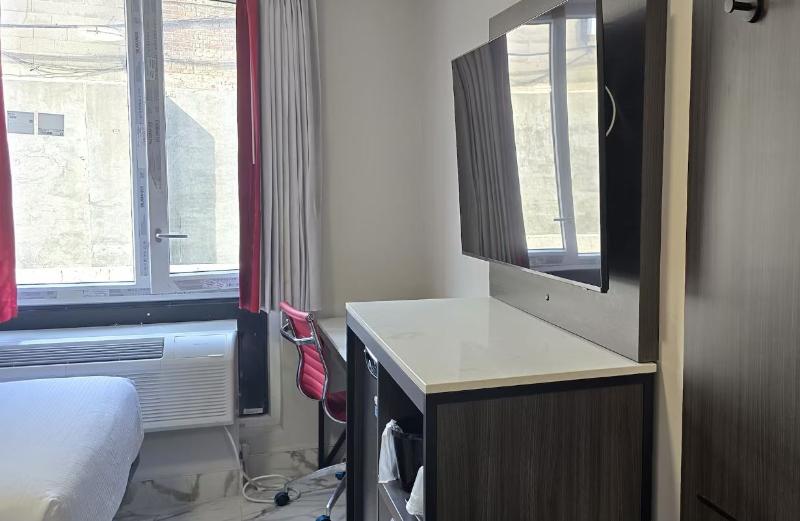 Ramada By Wyndham Brooklyn Empire Blvd - Genel