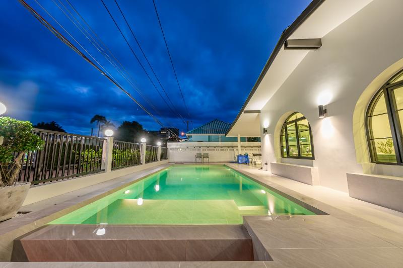 The 38 Pool Villas Pattaya By Zuzu - Havuz
