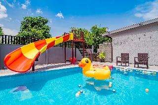 Ton Hom Pool Party By Zuzu fotoÄŸrafÄ±