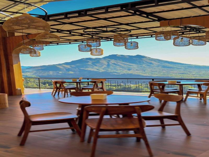 Caldera Hotel & Restaurant By Zuzu - Lobi