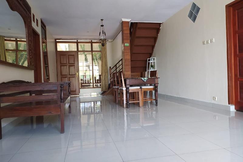 Hazel House Bandung By Zuzu - Genel