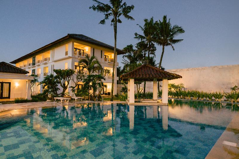 Legong Keraton Beach Hotel - Havuz