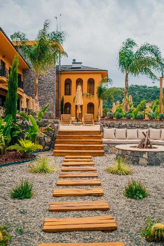 Theremotehotel