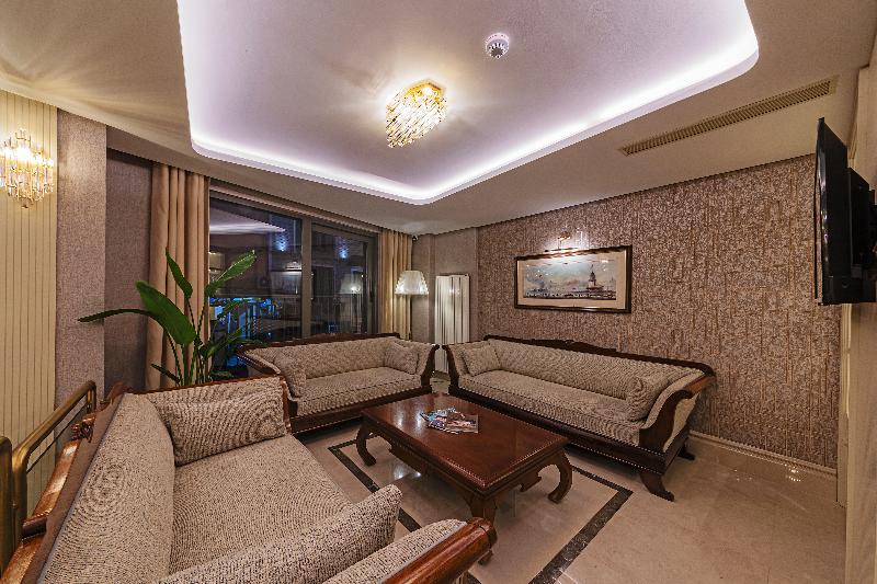 Triton Hotel - Lobi