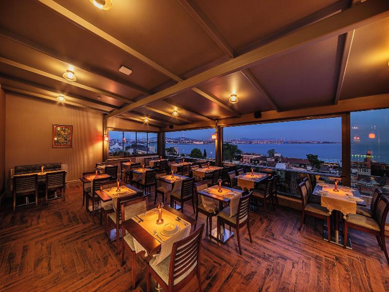 Triton Hotel - Teras