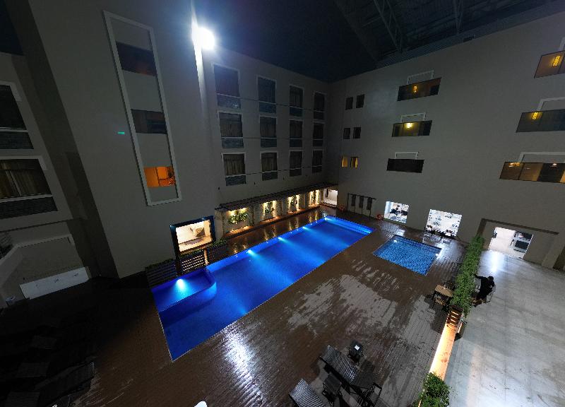 Aglow Hotel Harbor Bay Batam - Havuz