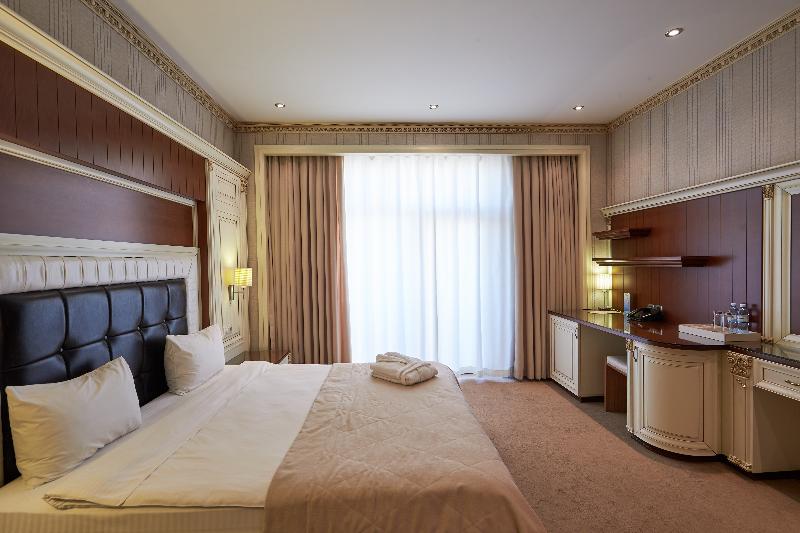 Boulevard Side Hotel - Oda