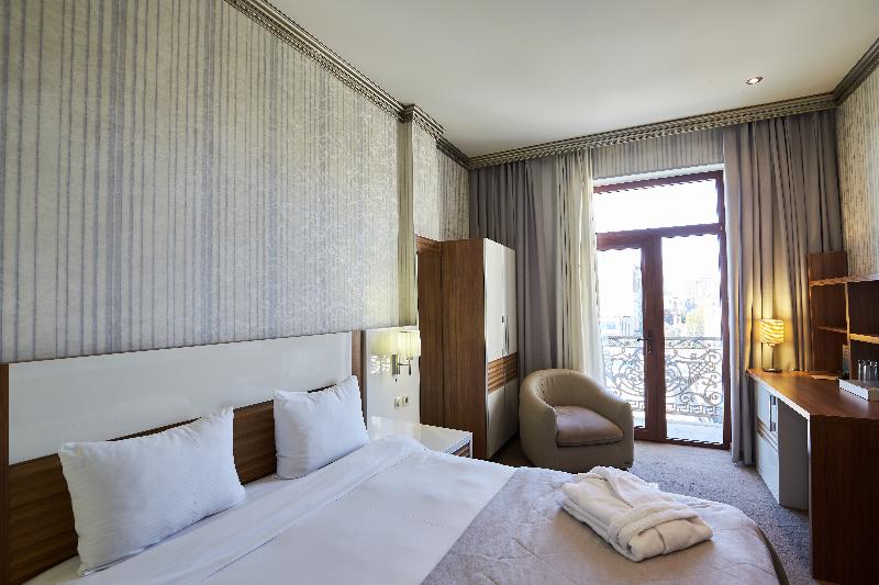 Boulevard Side Hotel - Oda