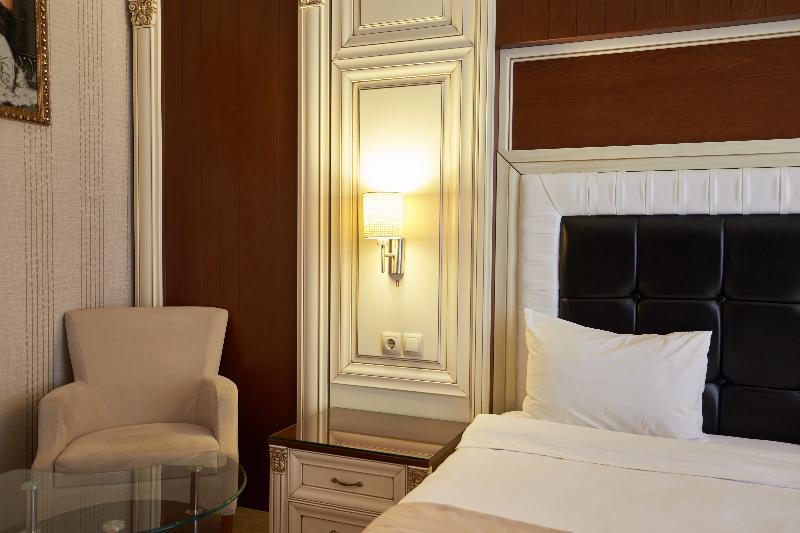 Boulevard Side Hotel - Oda