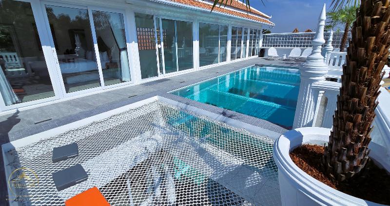 STARLAND Luxury Pool Villa Pattaya Walking Street - Havuz
