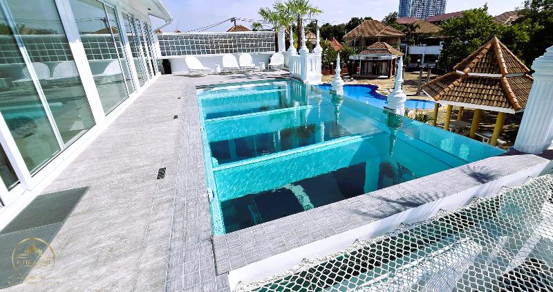 STARLAND Luxury Pool Villa Pattaya Walking Street - Teras