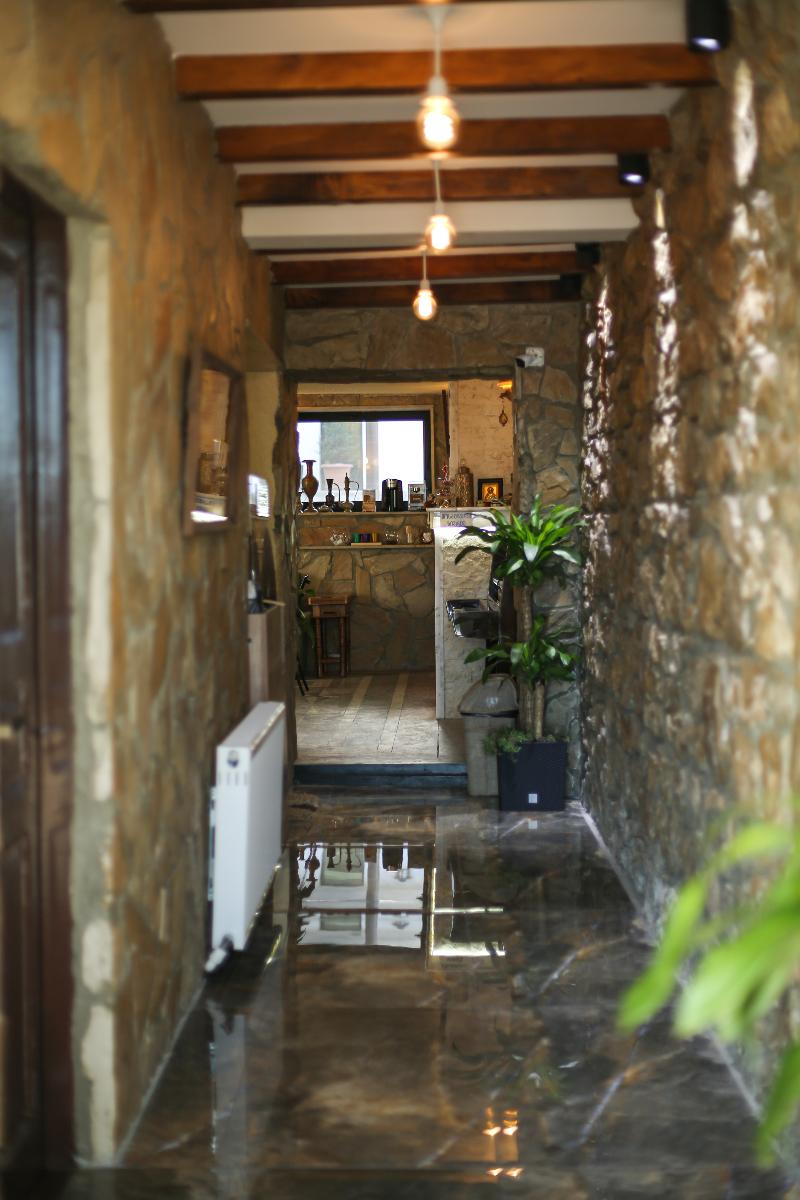Hotel History - Lobi