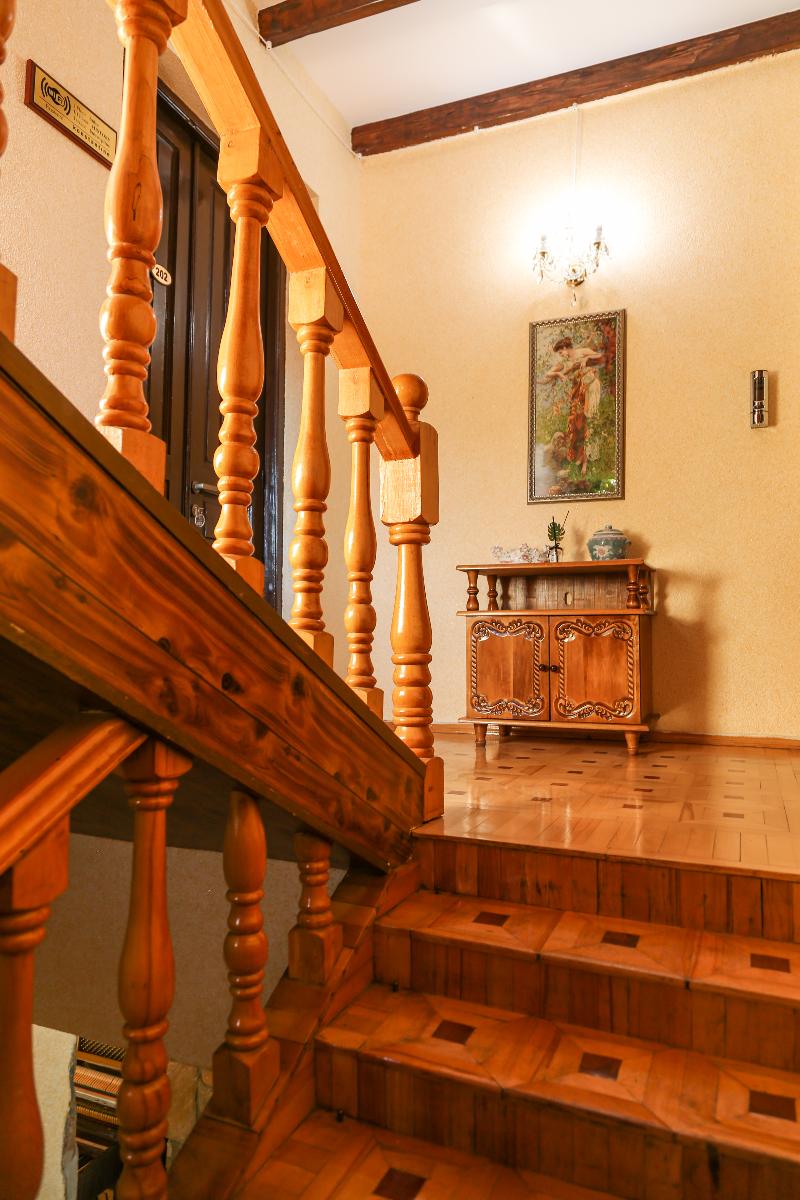 Hotel History - Lobi
