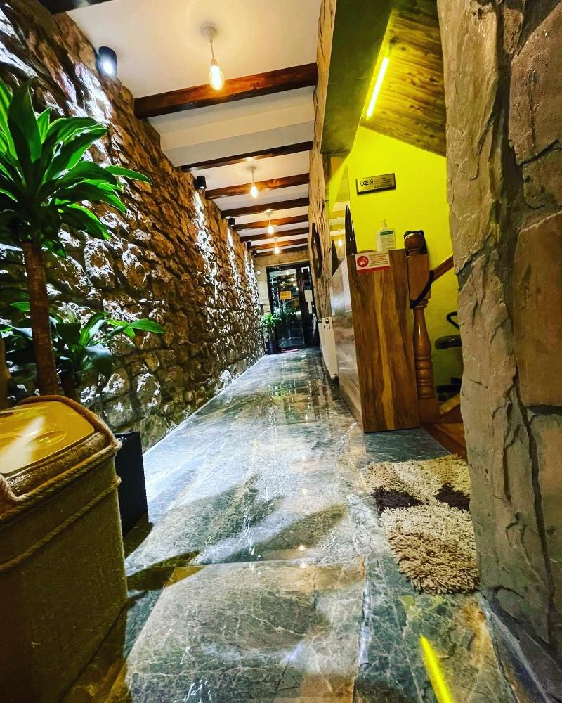 Hotel History - Lobi
