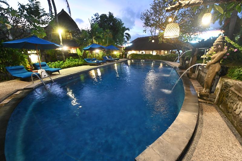 Puri Dewa Bharata & Villas - Havuz