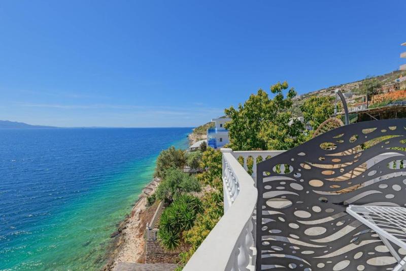 Villa Juna Beach - Lobi