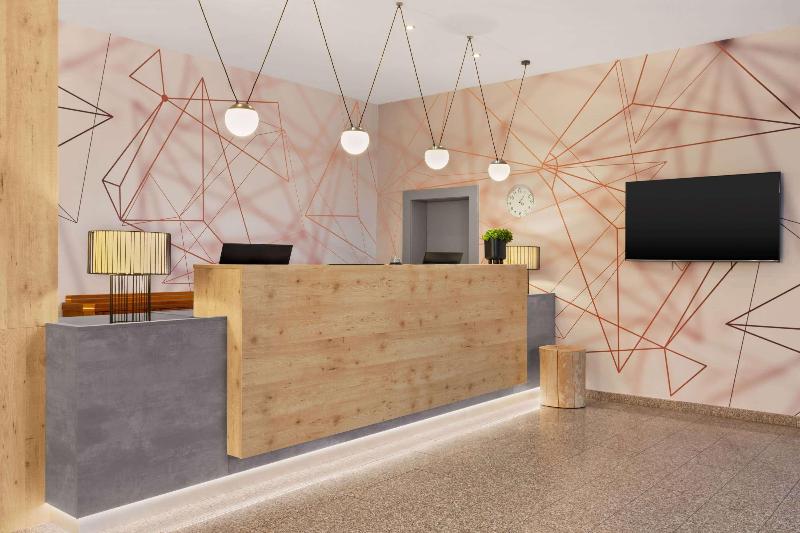 Ramada By Wyndham Muenchen Airport - Lobi