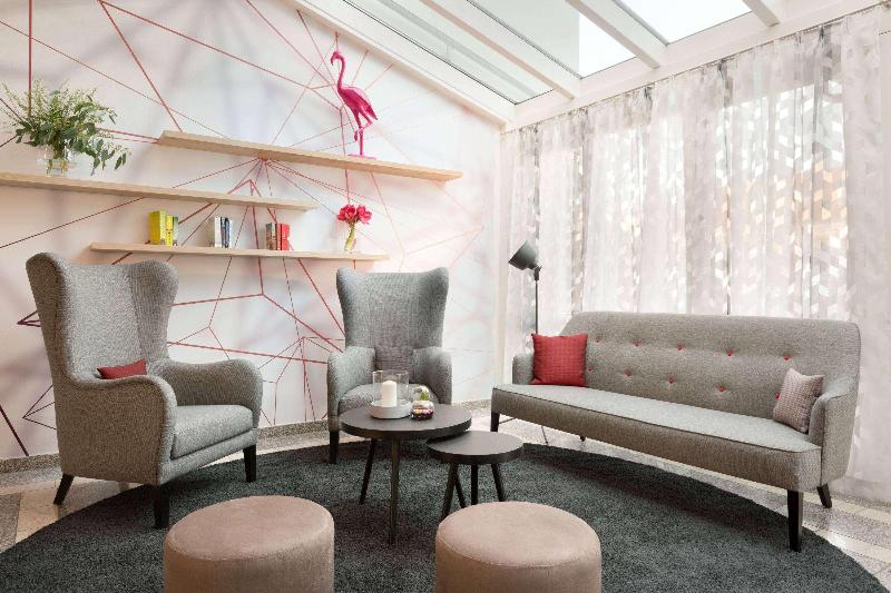 Ramada By Wyndham Muenchen Airport - Lobi