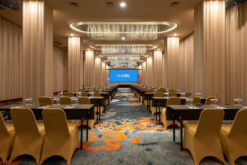Excotel Design Hotel Surabaya - Toplantı