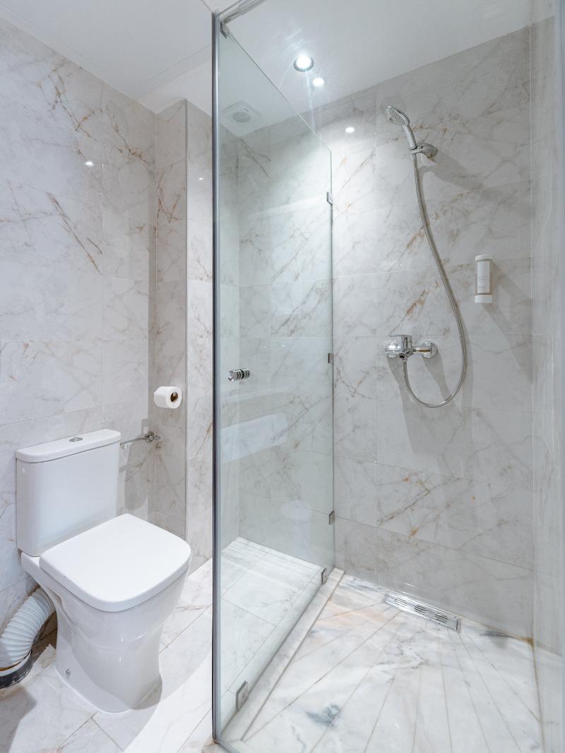 Spinoza House Apprt-hotel - Oda