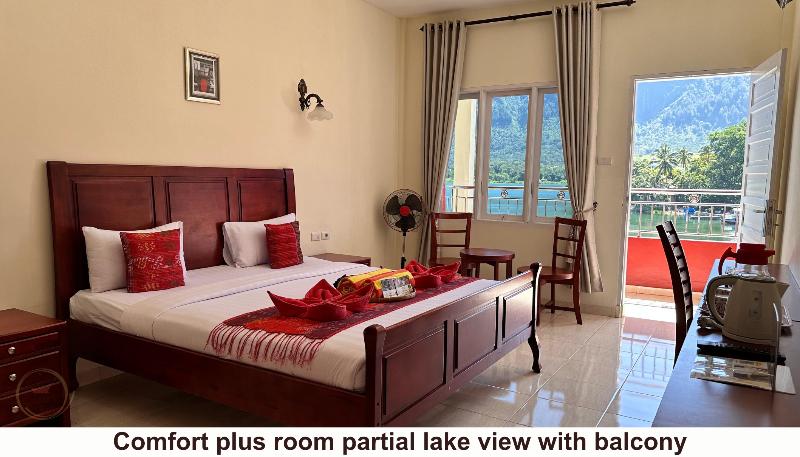 Zoes Paradise Waterfront Hotel - Oda