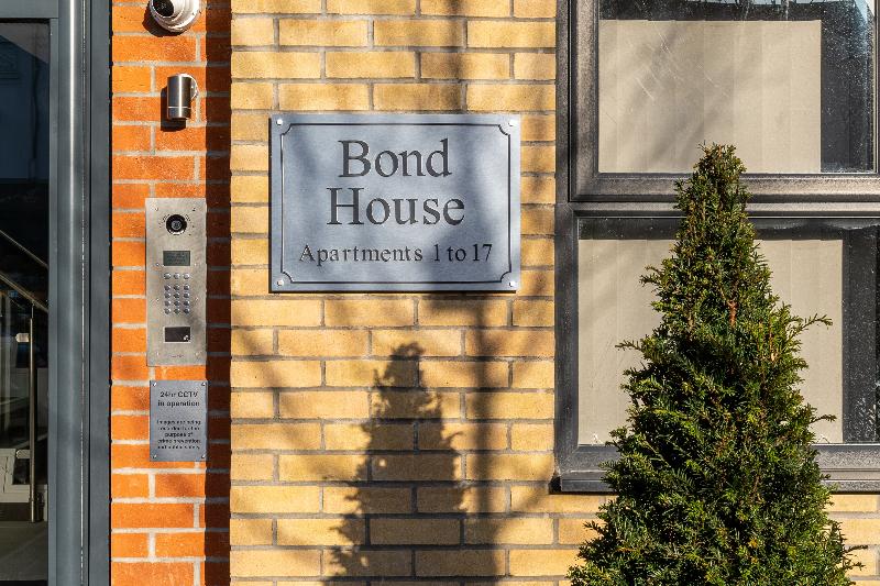 Celador Apartments - Bond house - Genel