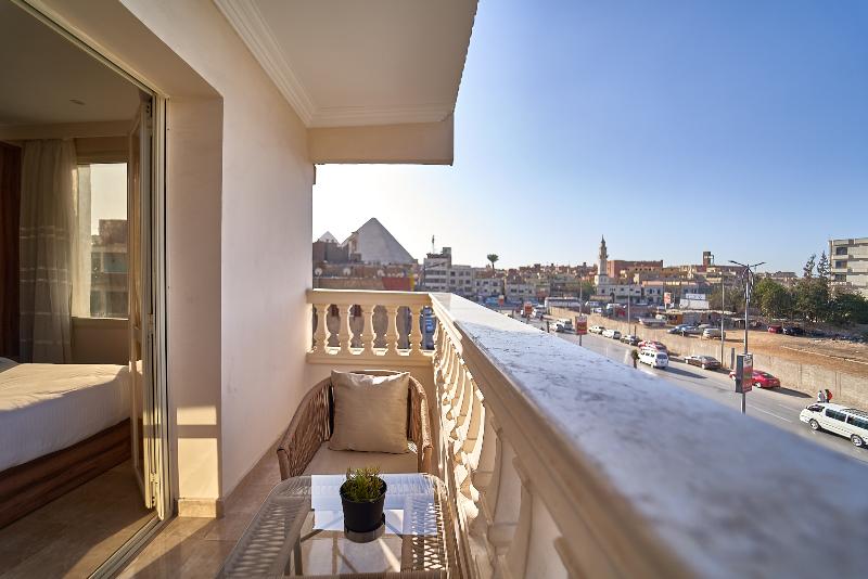 Ra Palace  Pyramids View - Oda