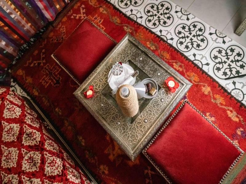 Riad Kiyanjana - Genel