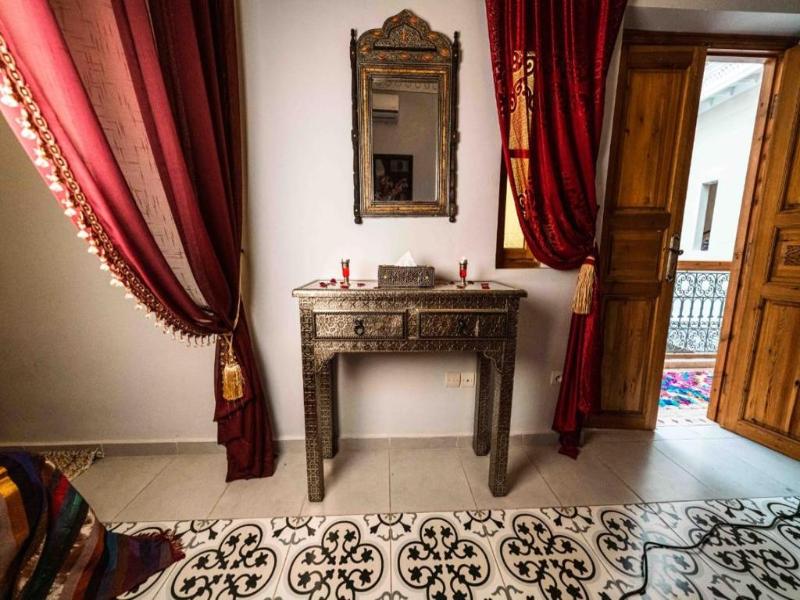 Riad Kiyanjana - Genel