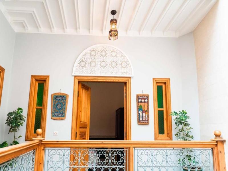 Riad Kiyanjana - Genel