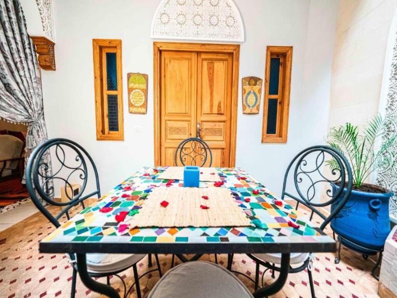 Riad Kiyanjana - Restoran