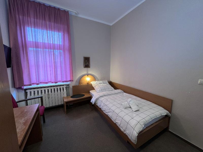 Gardelegen Hotel - Oda