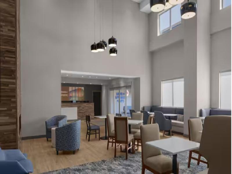 Hampton Inn Suites Hilton Long Island Farmingdale - Lobi