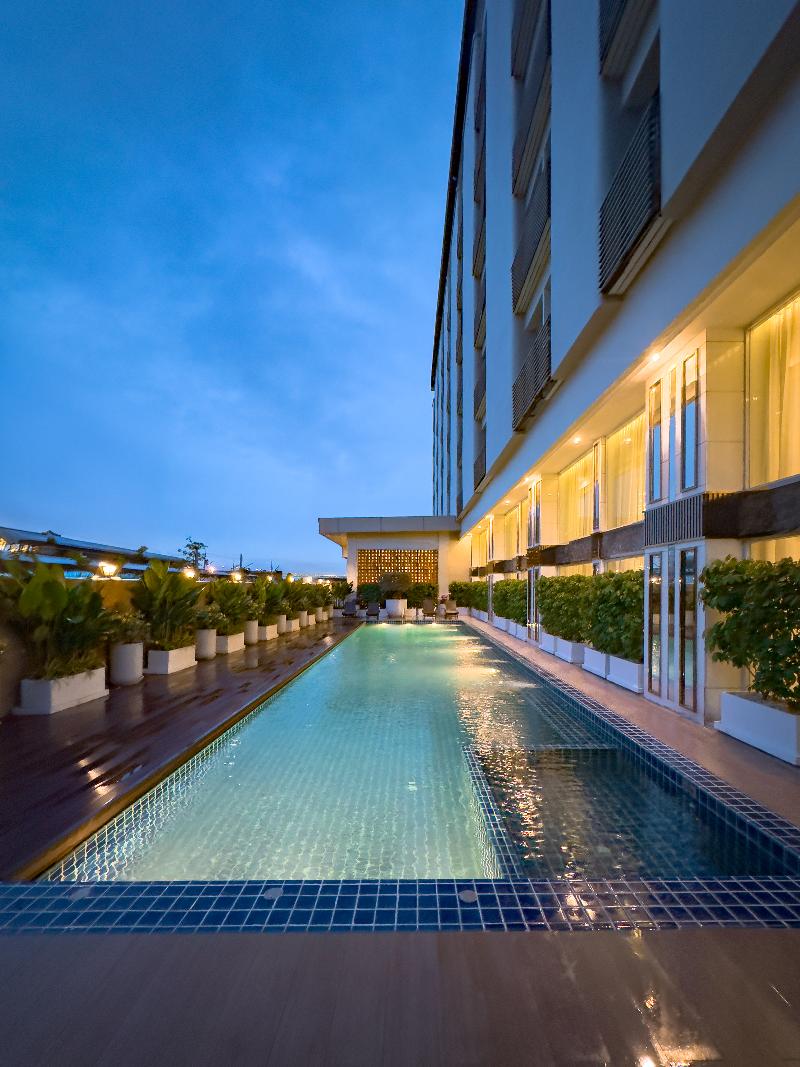 Golden Empire Suvarnabhumi Hotel - Havuz
