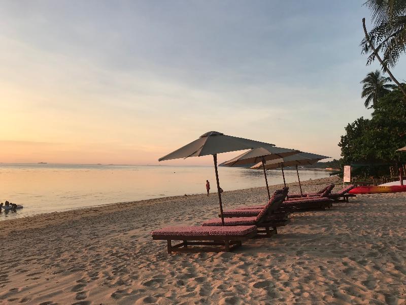 The Sunset Beach Resort & Spa Taling Ngam - Plaj
