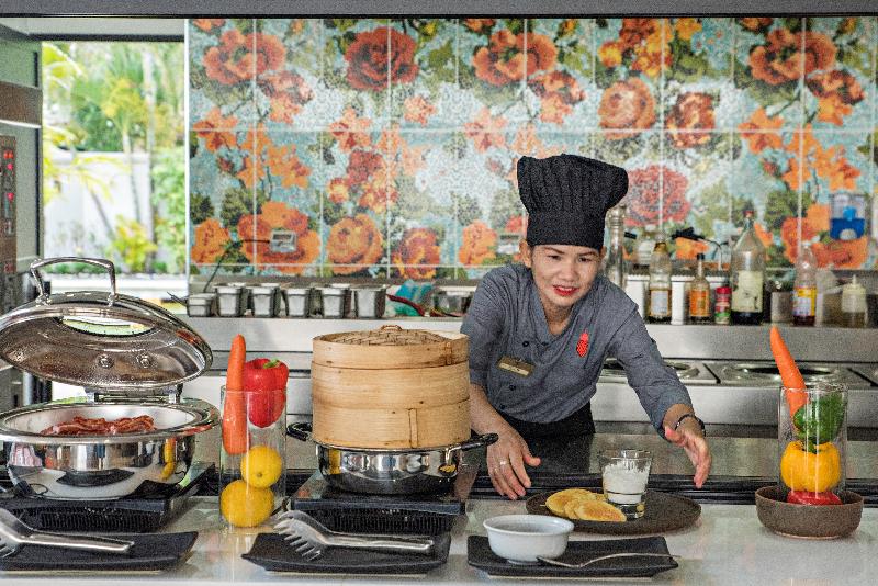 The Sunset Beach Resort & Spa Taling Ngam - Restoran