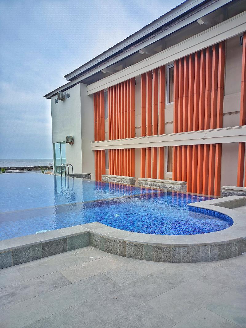 Horison Resort Antawirya Jepara - Havuz