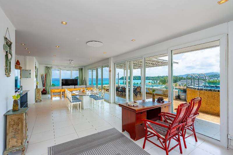 Kata Hill Sea View Hotel - Oda