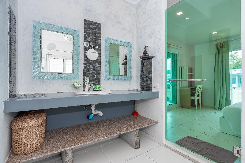 Kata Hill Sea View Hotel - Oda