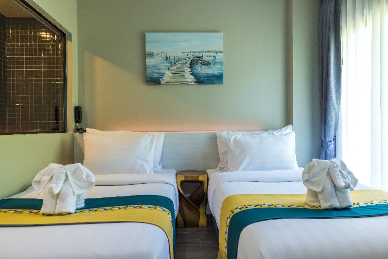 Kana Triple L Hotel Phuket - Oda