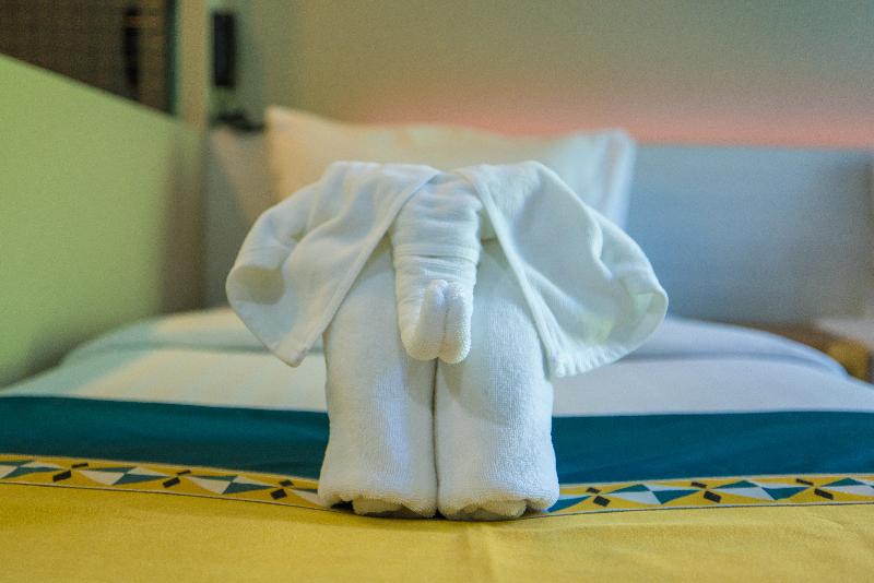 Kana Triple L Hotel Phuket - Oda